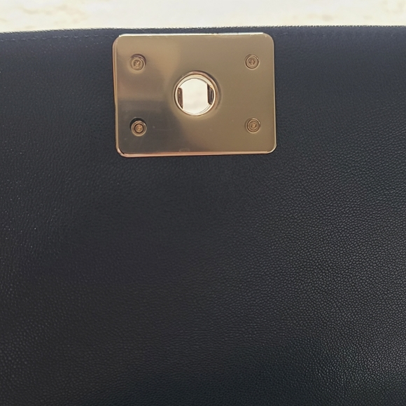 Chanel Old Medium Boy - Picture 4 of 14